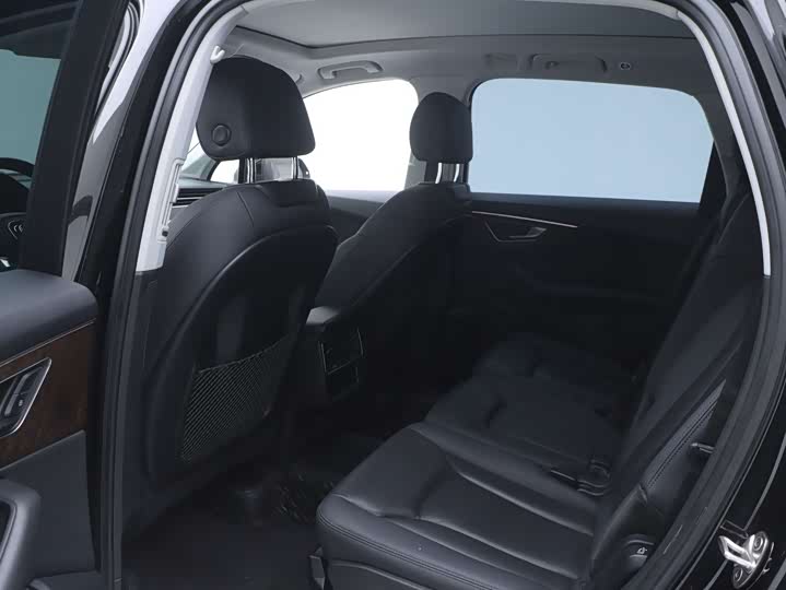 Фото 8 - Audi Q7