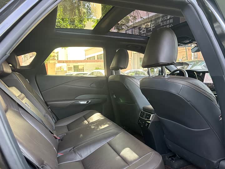 Фото 7 - Lexus RX