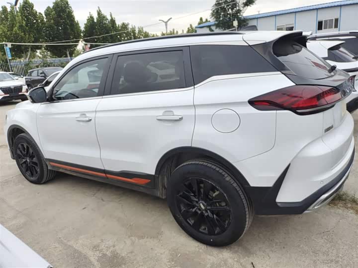 Фото 13 - Geely Atlas