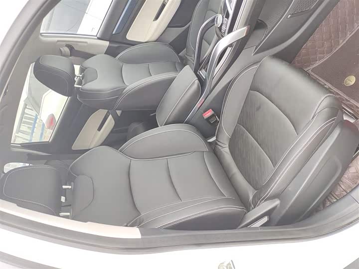 Фото 3 - Geely Atlas