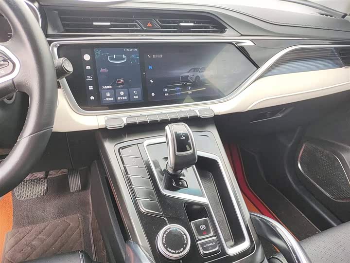 Фото 7 - Geely Atlas