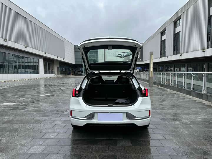 Фото 11 - Zeekr 001