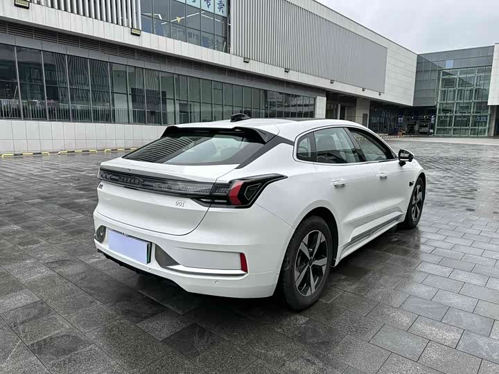 Фото 13 - Zeekr 001