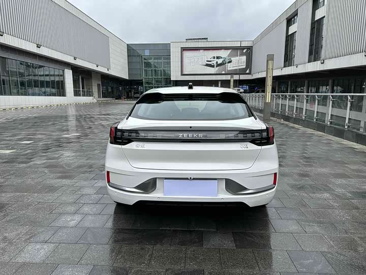 Фото 15 - Zeekr 001