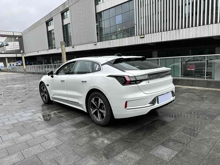 Фото 17 - Zeekr 001