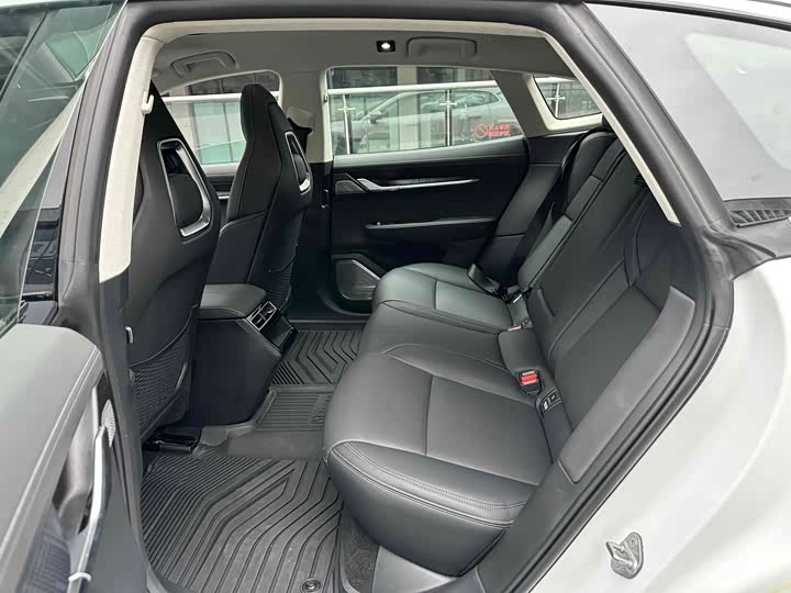 Фото 22 - Zeekr 001