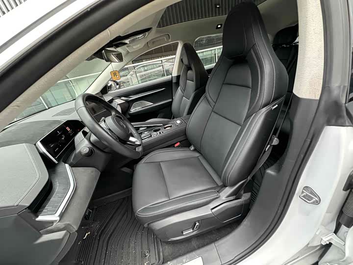 Фото 23 - Zeekr 001