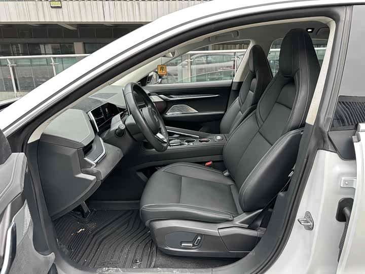 Фото 24 - Zeekr 001