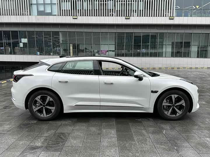 Фото 7 - Zeekr 001