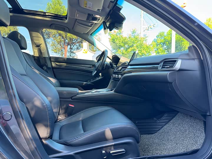 Фото 10 - Honda Accord