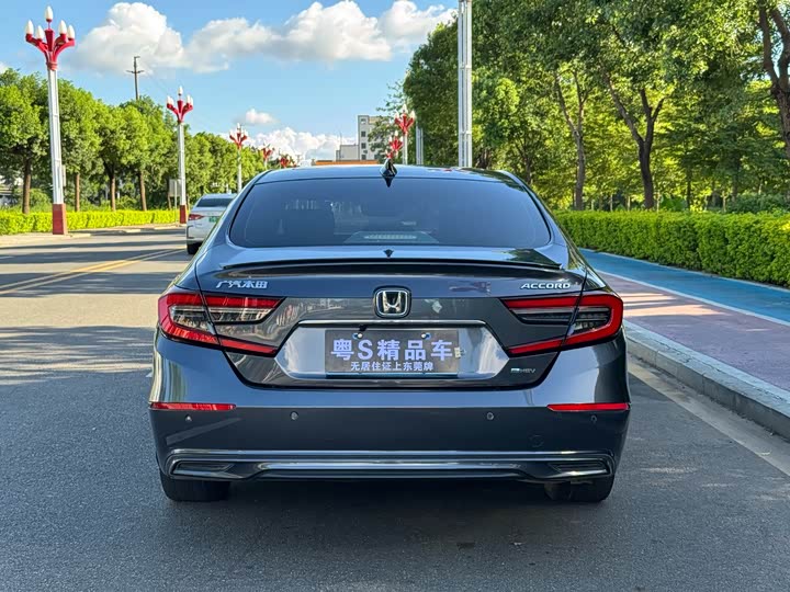 Фото 13 - Honda Accord