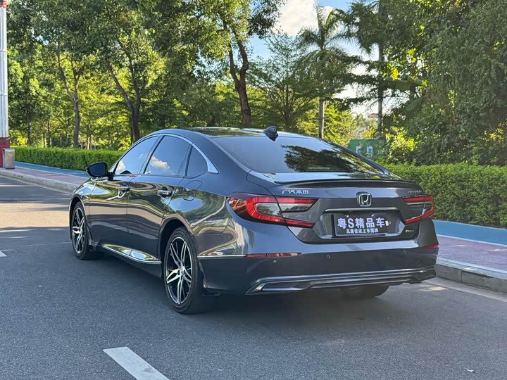 Фото 14 - Honda Accord