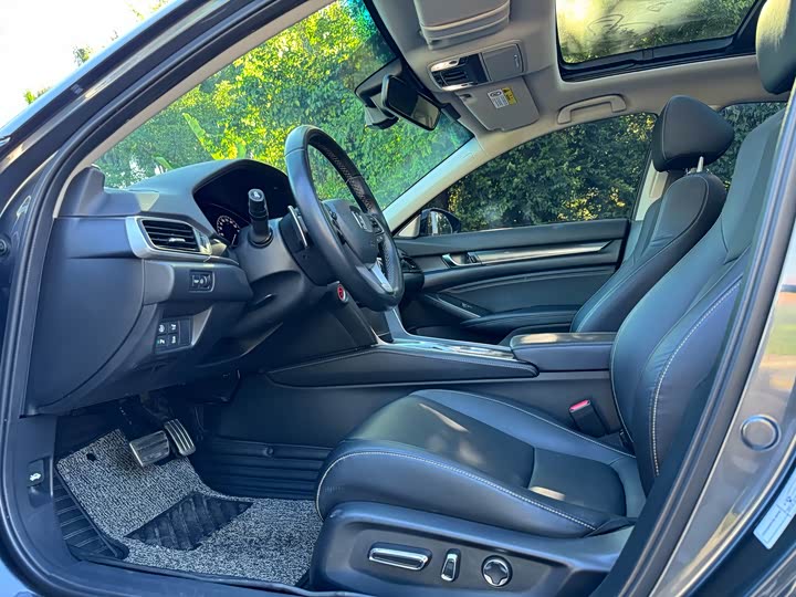 Фото 4 - Honda Accord