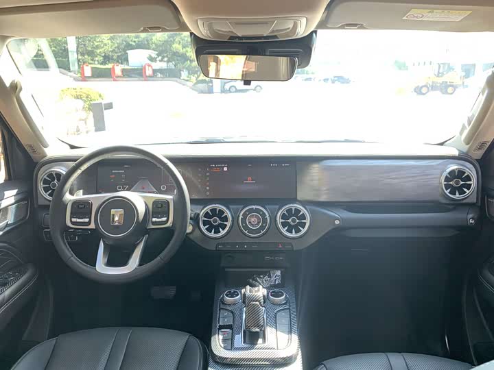 Фото 6 - Tank 300