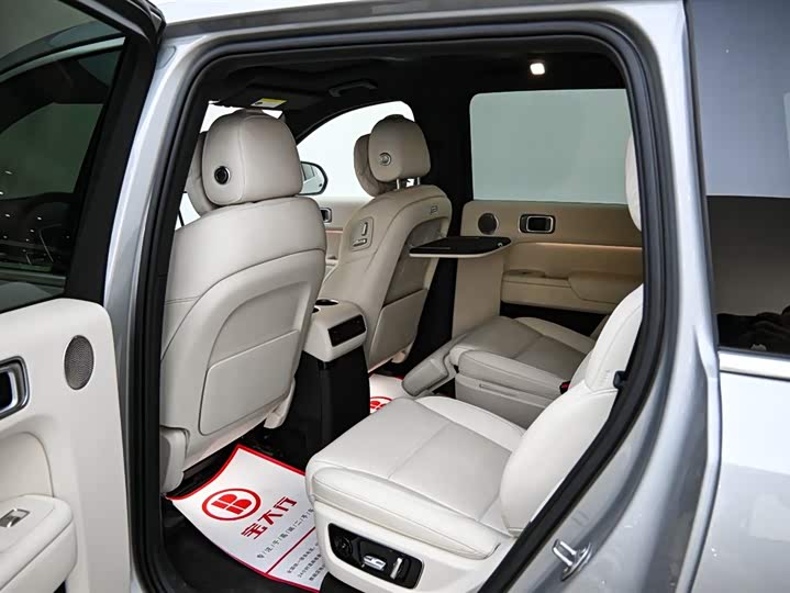 Фото 12 - LiXiang L9