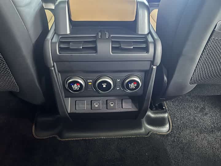 Фото 11 - Land Rover Defender