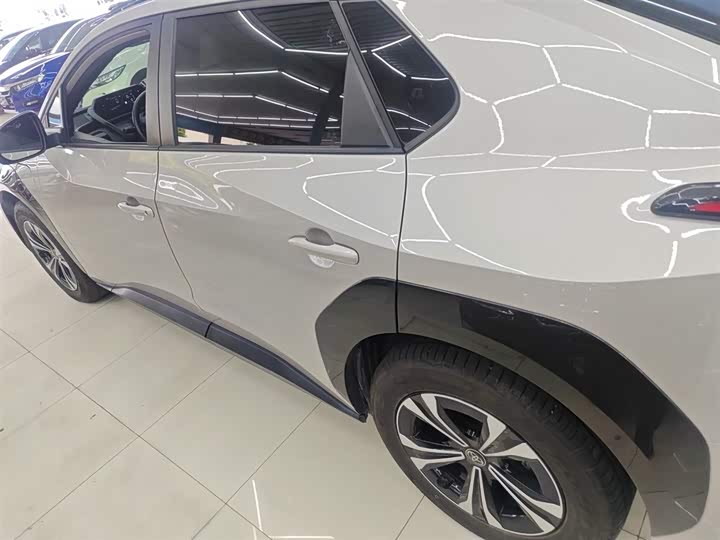 Фото 5 - Toyota bZ4X