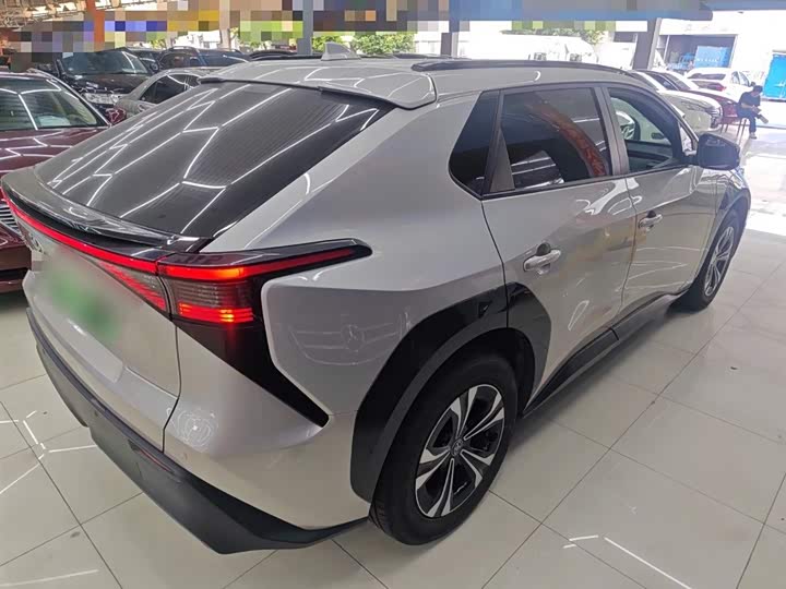 Фото 7 - Toyota bZ4X