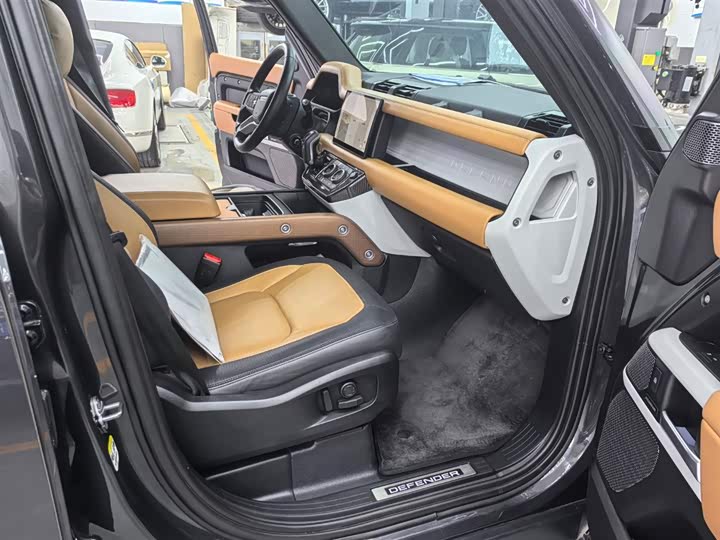 Фото 17 - Land Rover Defender