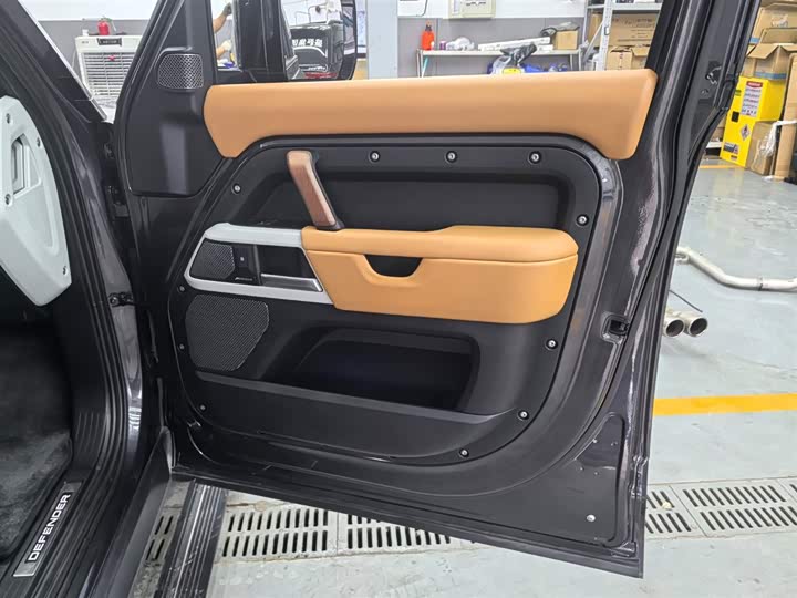 Фото 18 - Land Rover Defender