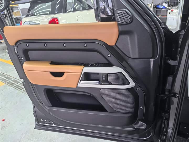 Фото 9 - Land Rover Defender