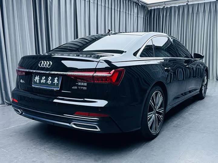 Фото 6 - Audi A6L