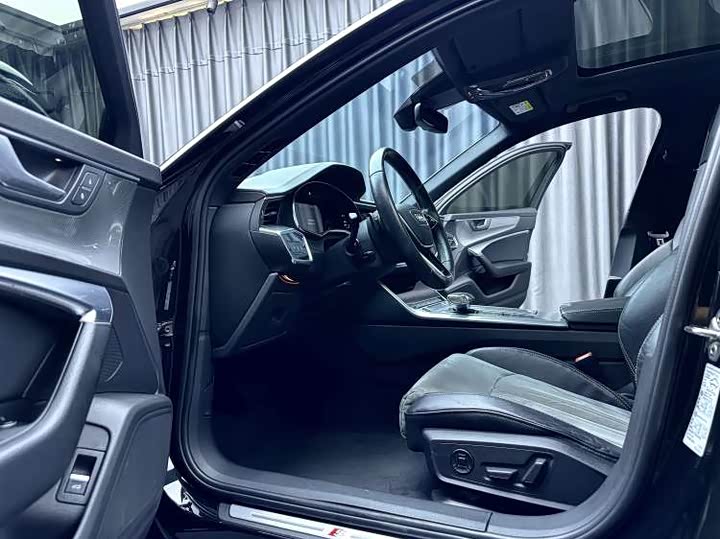 Фото 7 - Audi A6L