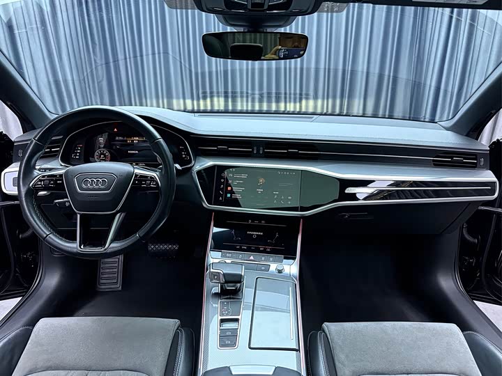 Фото 9 - Audi A6L