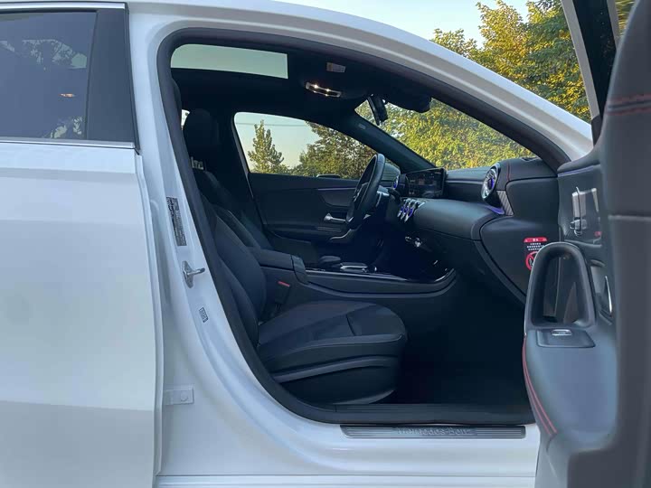 Фото 10 - Mercedes-Benz A-Class