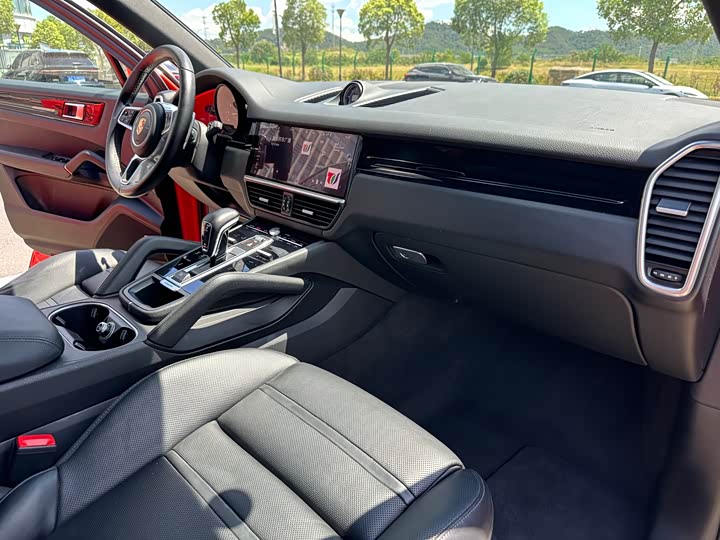 Фото 10 - Porsche Cayenne