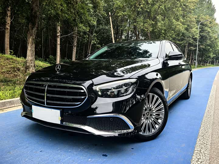 Фото 1 - Mercedes-Benz E-Class