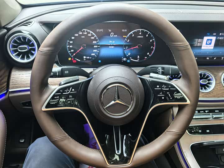 Фото 10 - Mercedes-Benz E-Class