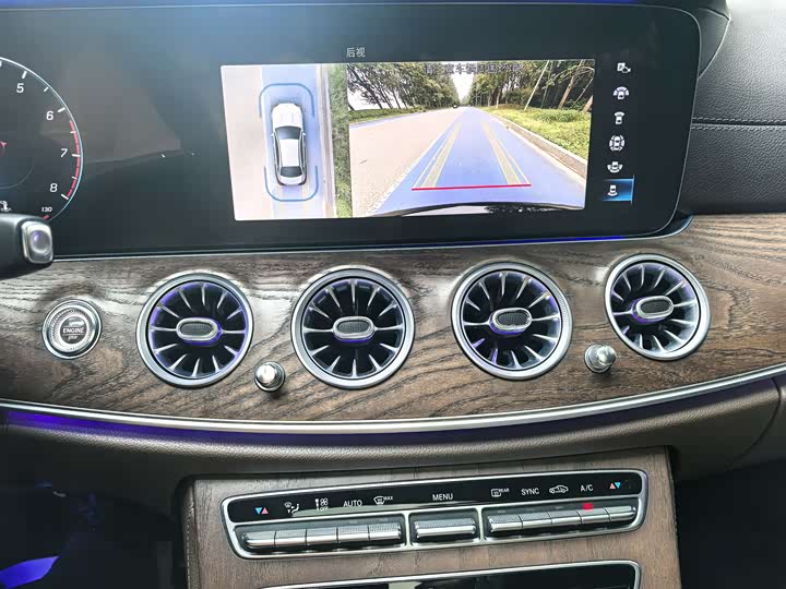 Фото 12 - Mercedes-Benz E-Class