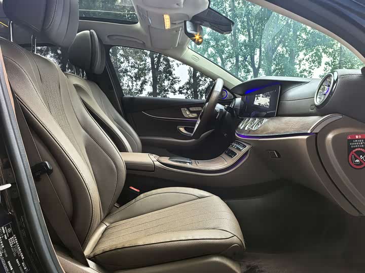 Фото 14 - Mercedes-Benz E-Class