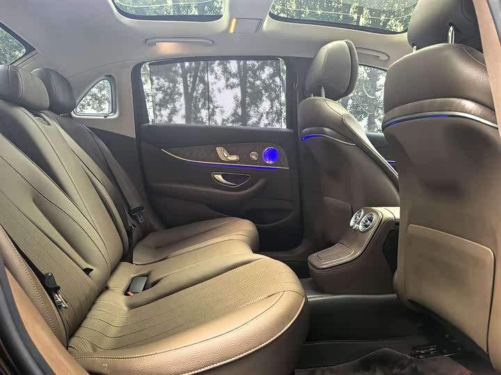 Фото 16 - Mercedes-Benz E-Class