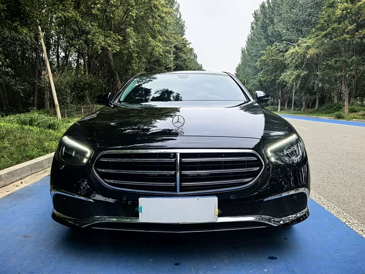 Фото 2 - Mercedes-Benz E-Class