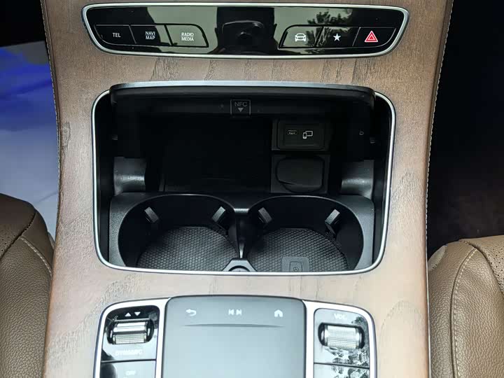 Фото 20 - Mercedes-Benz E-Class