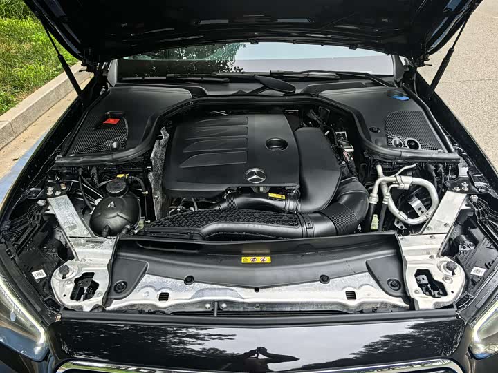 Фото 22 - Mercedes-Benz E-Class