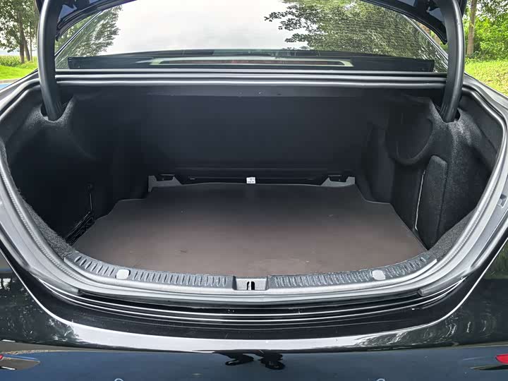 Фото 23 - Mercedes-Benz E-Class