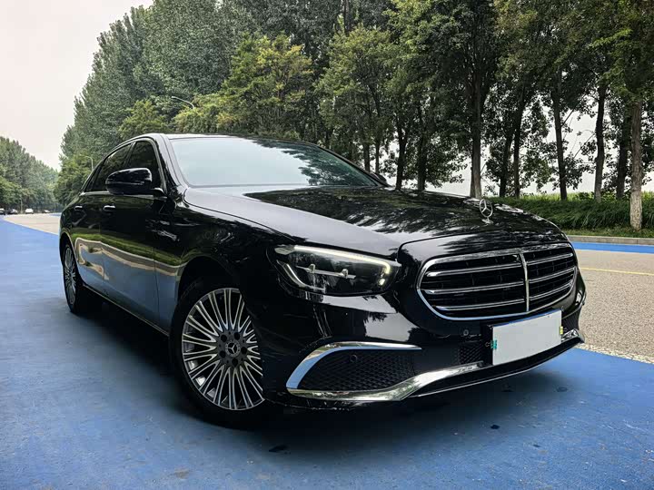 Фото 3 - Mercedes-Benz E-Class