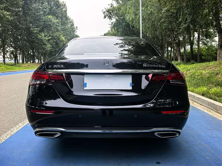 Фото 5 - Mercedes-Benz E-Class