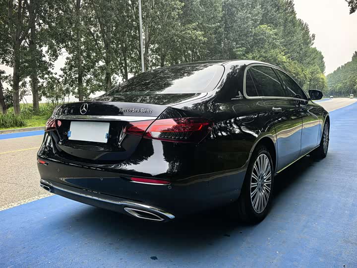 Фото 6 - Mercedes-Benz E-Class