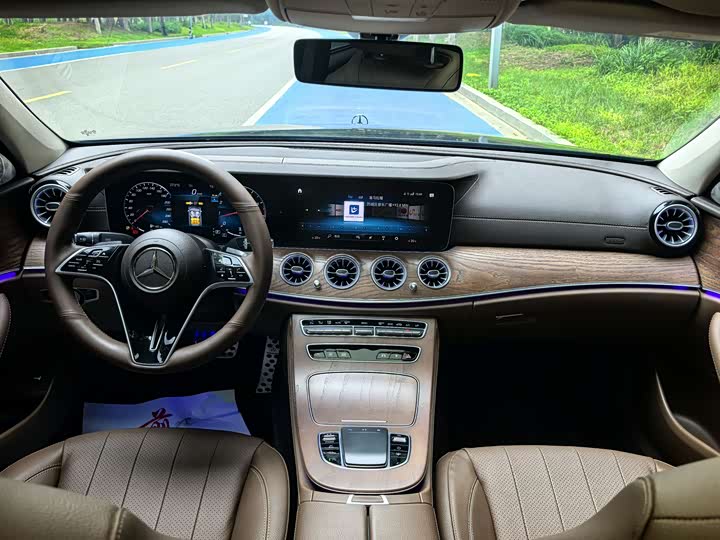 Фото 8 - Mercedes-Benz E-Class