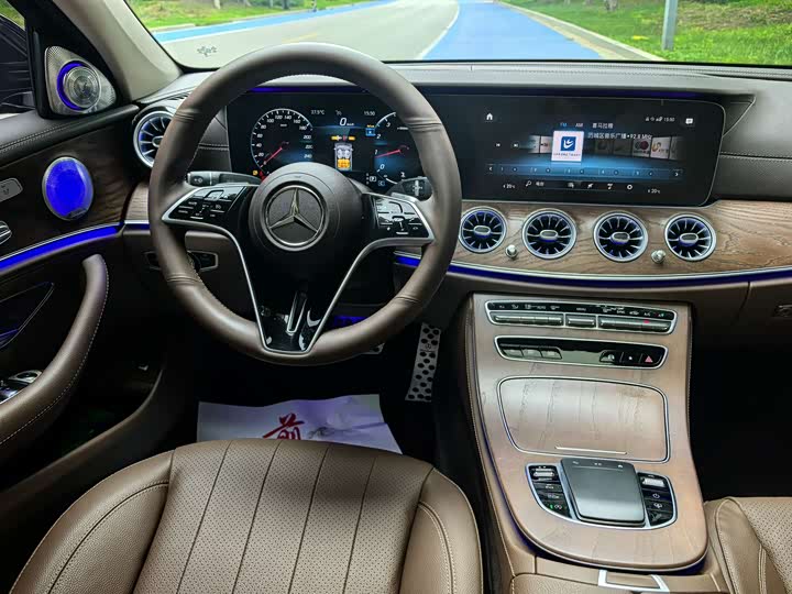 Фото 9 - Mercedes-Benz E-Class