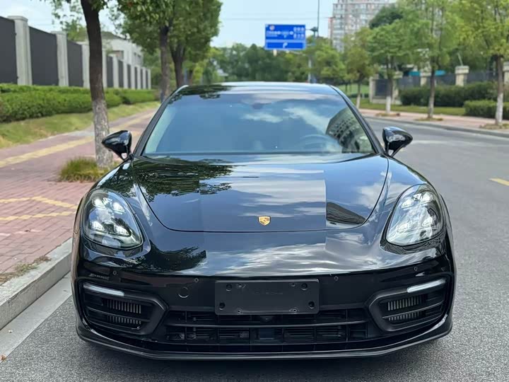Фото 2 - Porsche Panamera