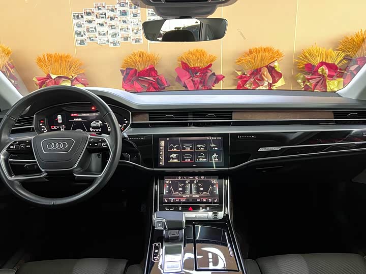 Фото 11 - Audi A8