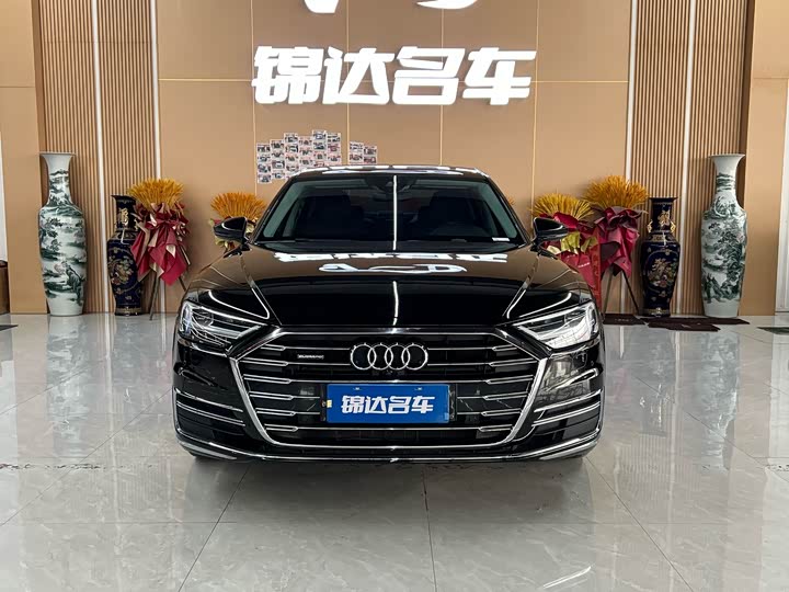 Фото 2 - Audi A8