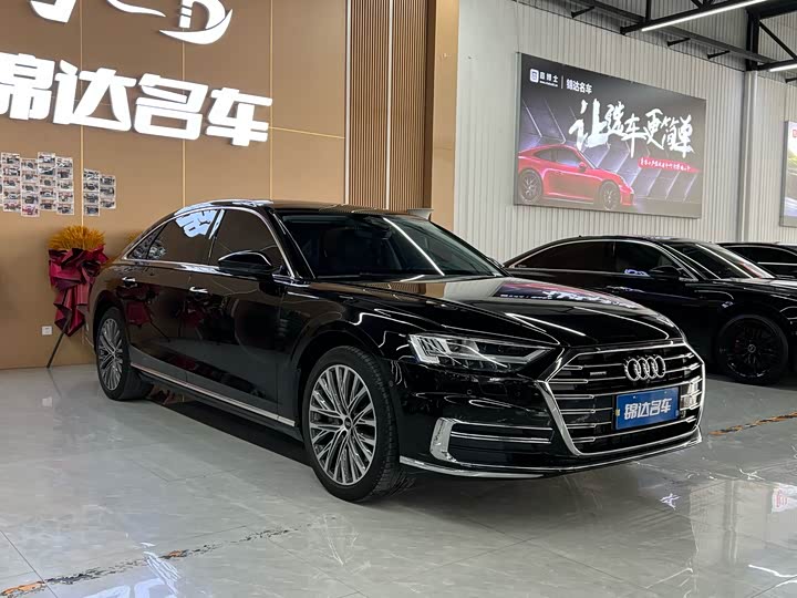 Фото 3 - Audi A8