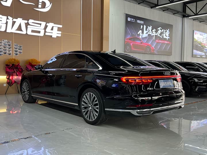 Фото 4 - Audi A8