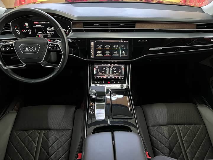 Фото 8 - Audi A8